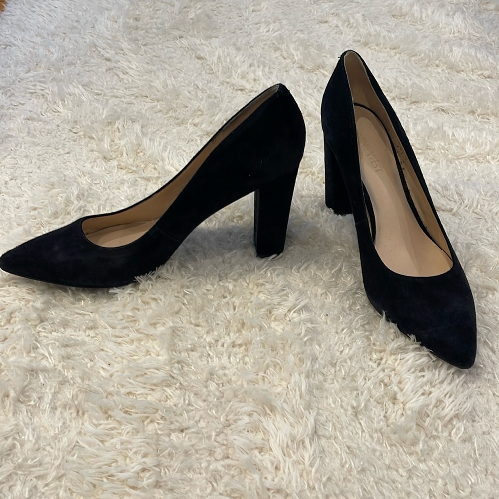 Black suede Nine West  pumps